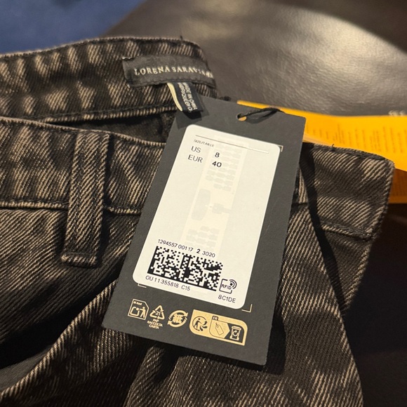 Hm chaps-layered pants dark brown
Lorena Saravia H&M BBWT
Never worn - Picture 7 of 7